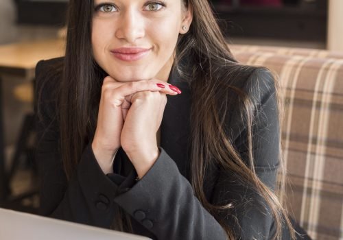 businesswoman-posing (1)